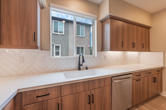 Building Photo - Newer townhome rental located in the gated One Seven Eight community!