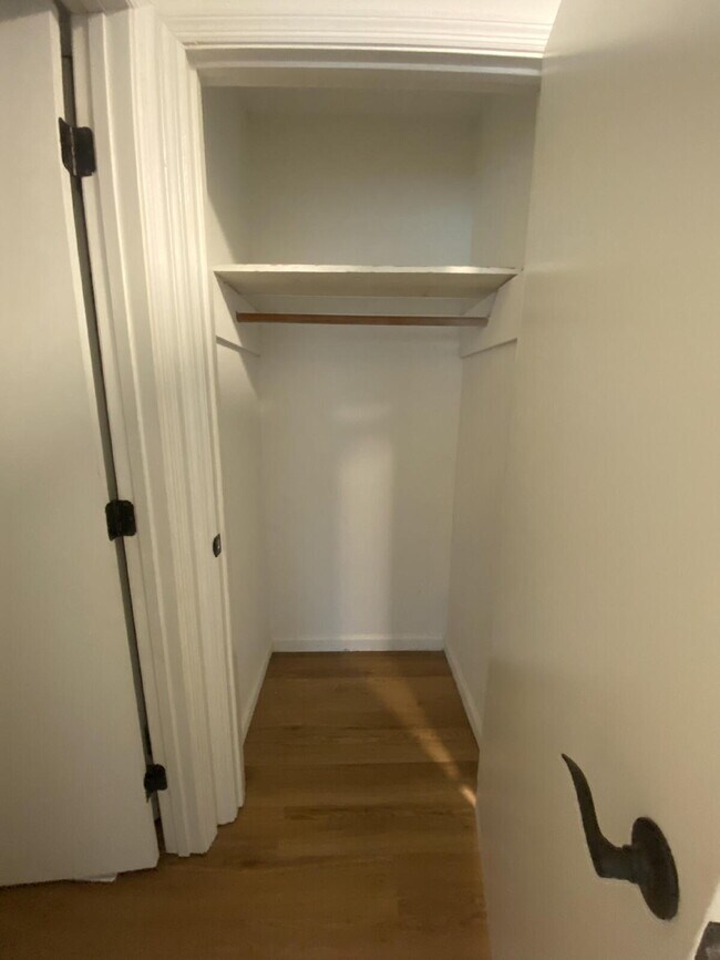 Building Photo - Charming 2 Bed, 1.5 Bath in the Heart of East Nashville