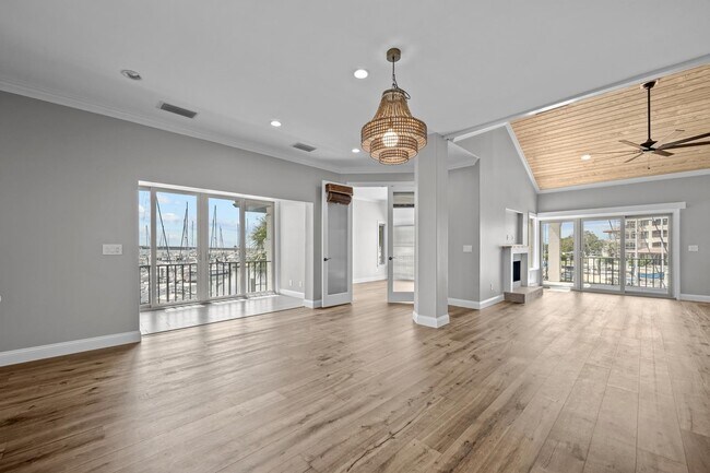 Building Photo - 3505 Harbor Dr