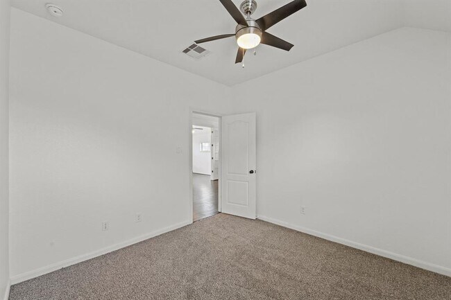 Building Photo - 16746 Highland Country Dr