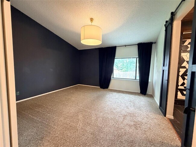 Building Photo - 115 Spanish Oak Cir