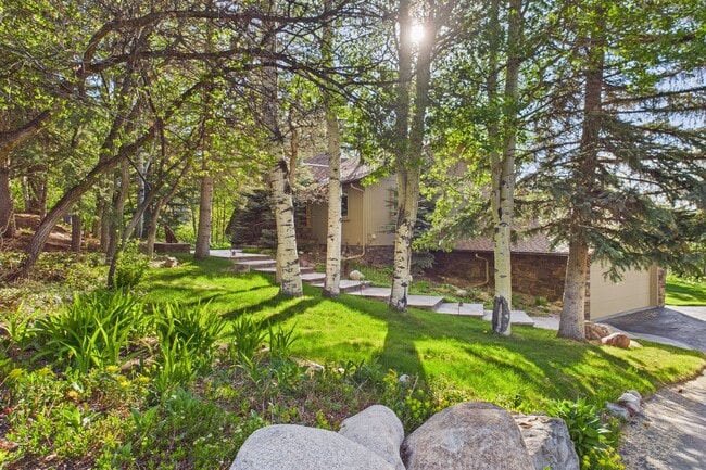 Building Photo - 593 Meadowood Dr