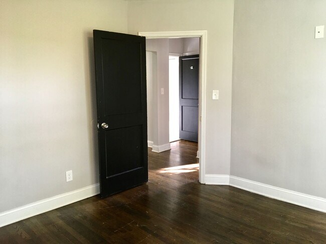 Building Photo - 1111 Gleneagle Rd