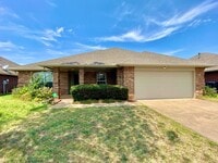 Building Photo - 4 Bed 2.5 Bath in NW OKC // Deer Creek Schools