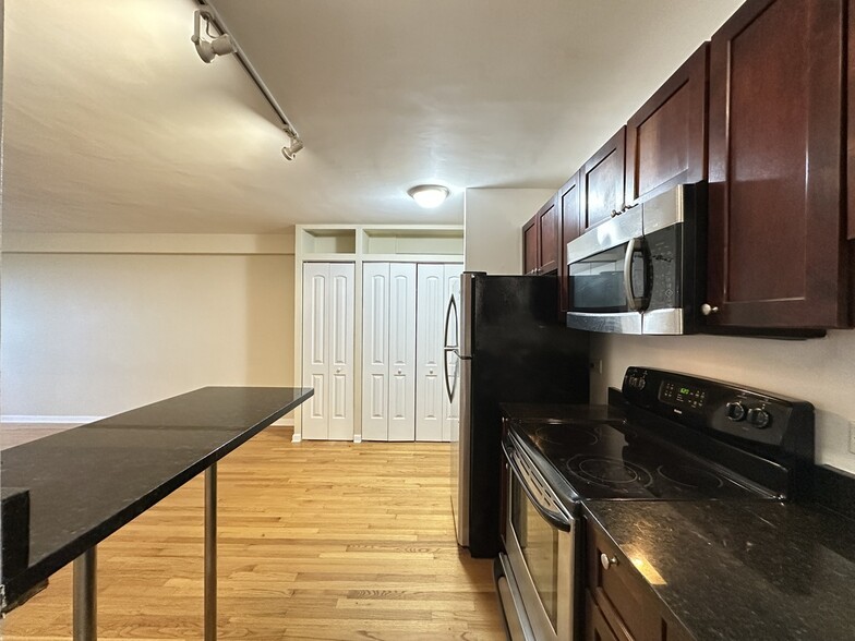 Building Photo - 4180 N Marine Dr