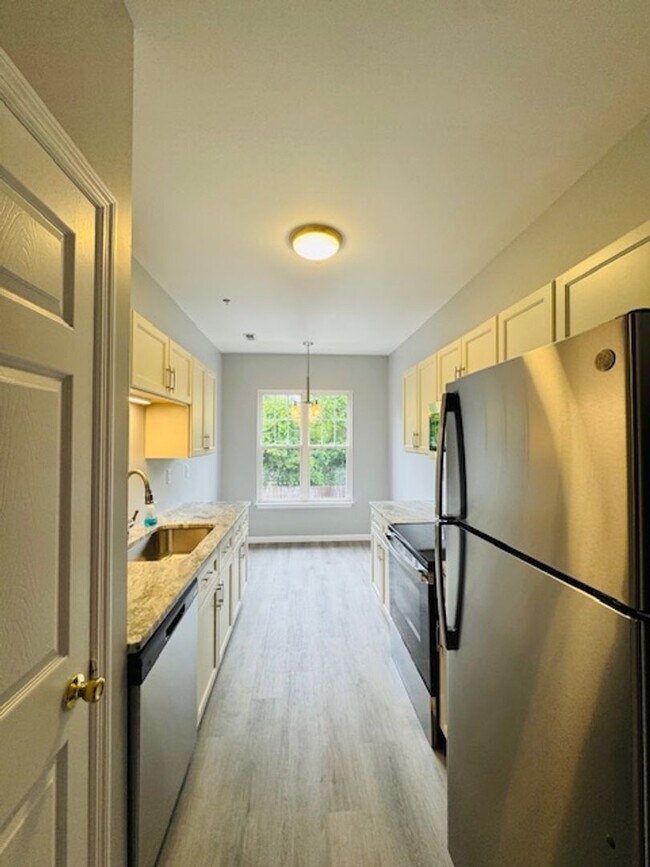 Building Photo - CORNERSTONE ~ RENOVATED CONDO ~ 2 BED, 2 B...