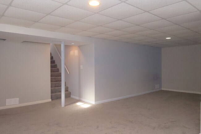 Building Photo - 833-835 Cole Blvd