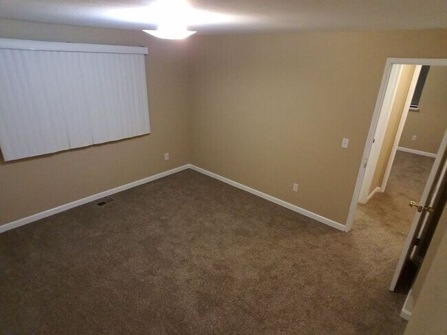 Building Photo - Wonderful 3 Bedroom Duplex in Puyallup!