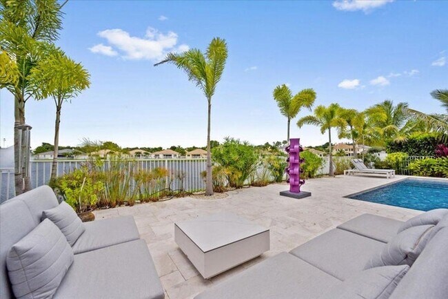 Building Photo - 8152 Butler Greenwood Dr