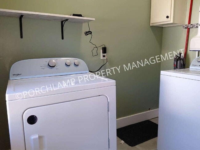 Building Photo - 606 Houston Ave