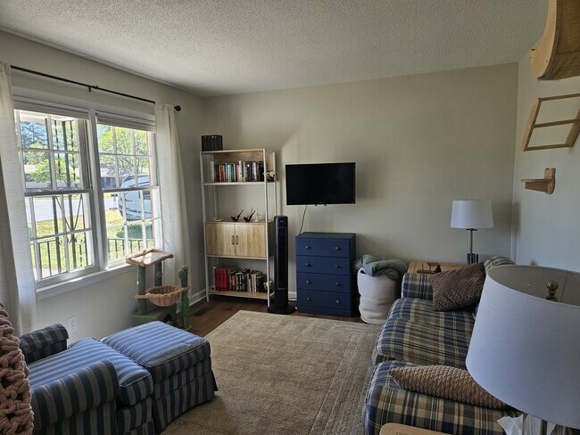 Building Photo - 6659 Julliard Dr