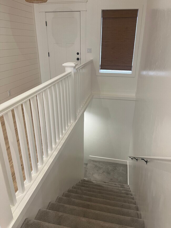 Stairs - 564 W Sanford St
