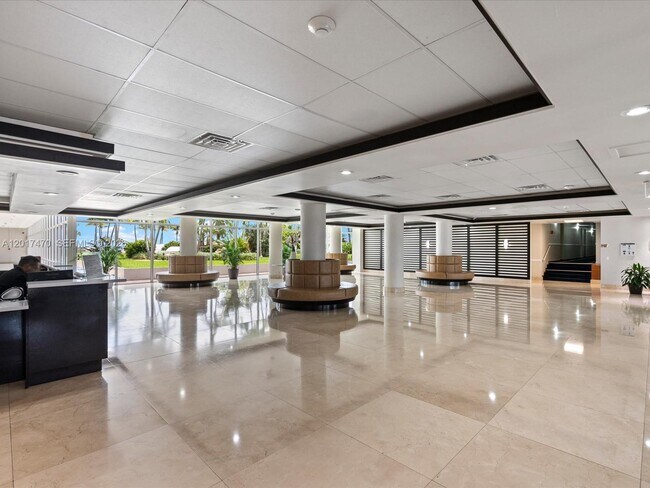 Building Photo - 5005 Collins Ave