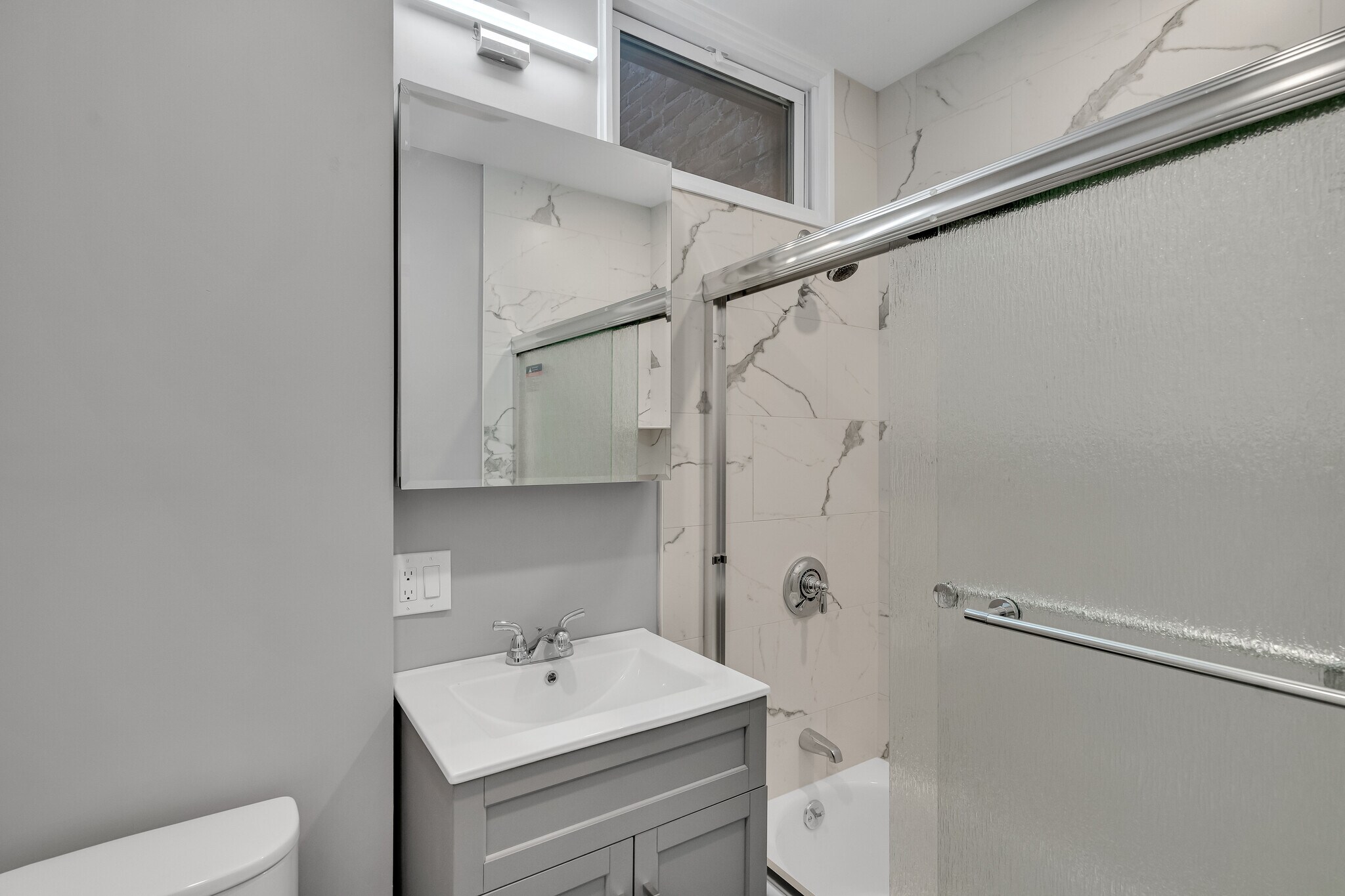 Building Photo - 142 Sutherland Rd