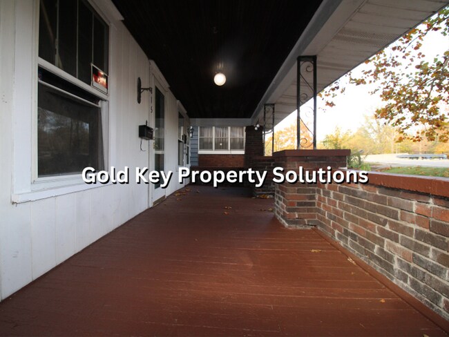 Building Photo - 815 N Elm St