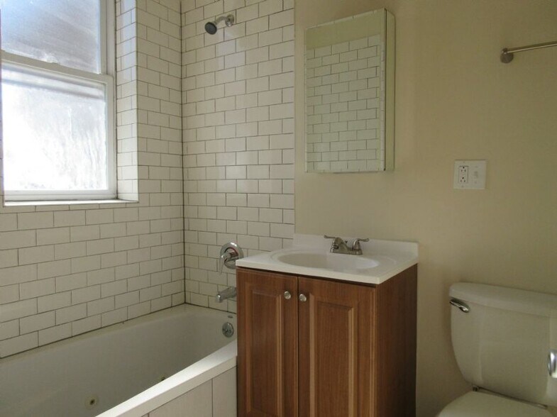Building Photo - 3807 W Hirsch St
