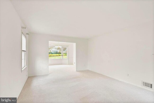 Building Photo - 7109 Davis Ct