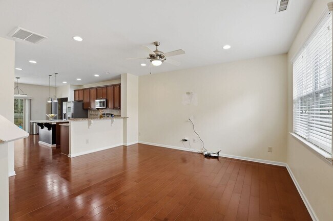 Building Photo - 409 Walsenburg Dr