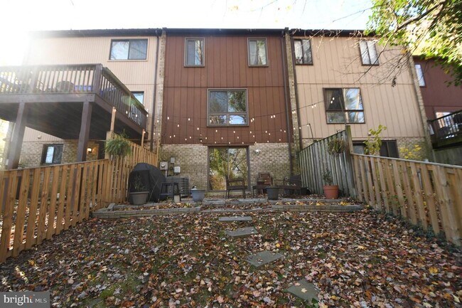 Building Photo - 7812 Briardale Terrace