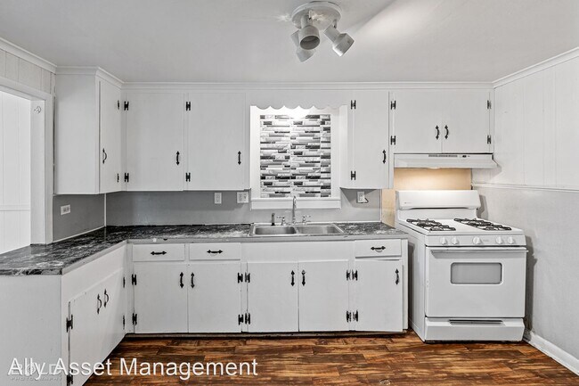 Building Photo - 4 br, 1 bath House - 2612 Hoyer St