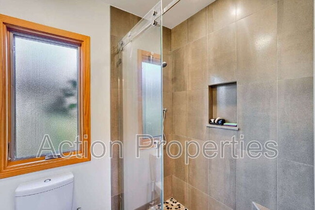 Building Photo - 360 Velarde St