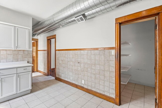 Building Photo - 4237 W Potomac Ave