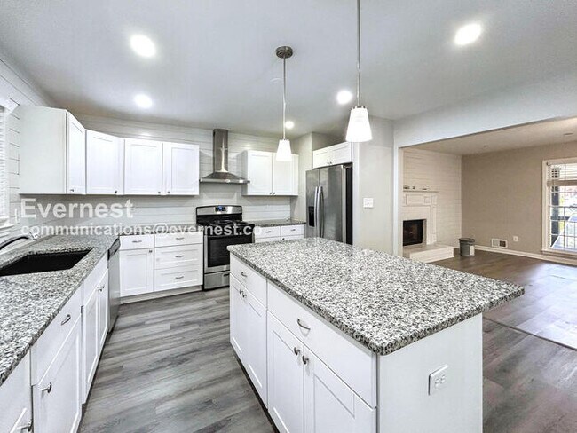 Building Photo - 204 Battle Dr