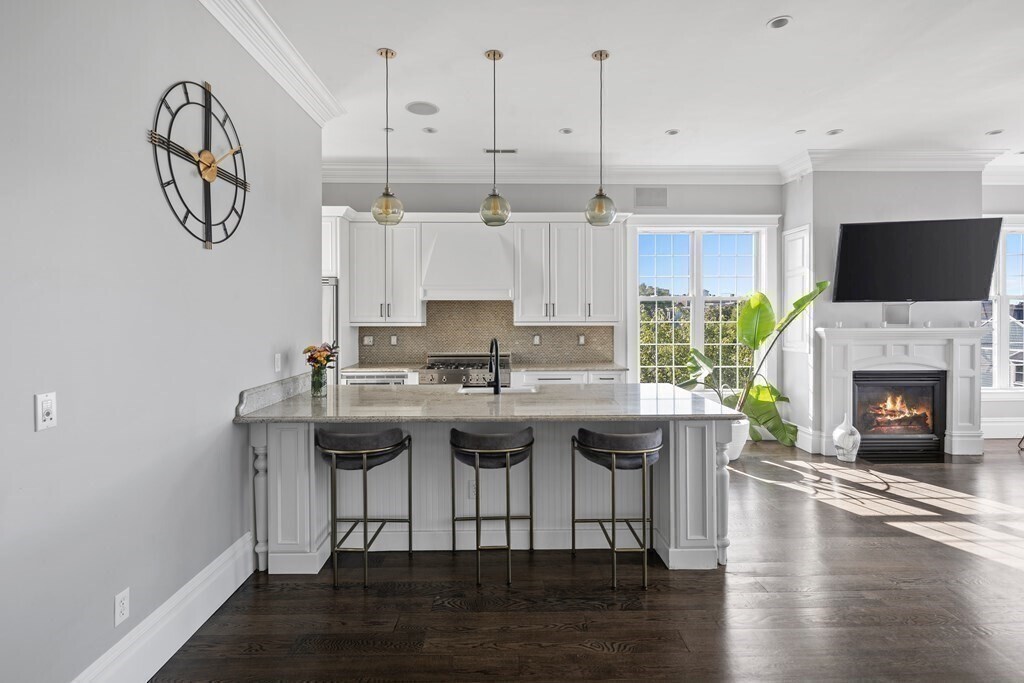 Building Photo - 322 W 4th St