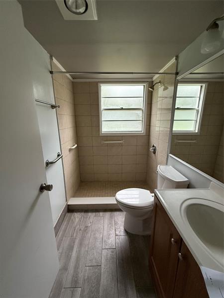 Building Photo - 144 Mansfield D
