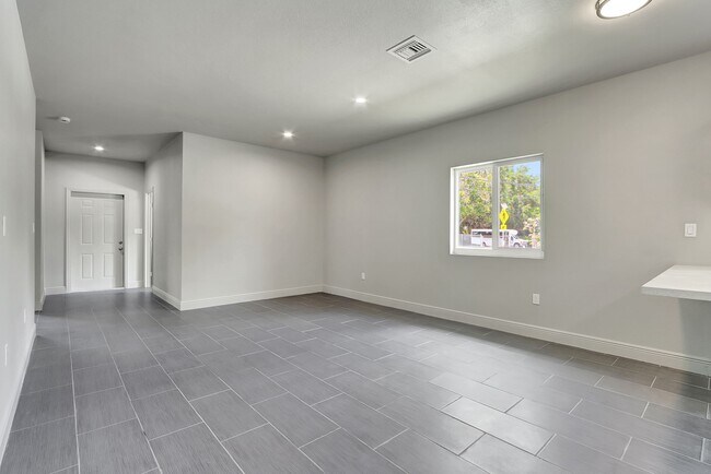 Dining / Living - 707 NW 2nd Terrace