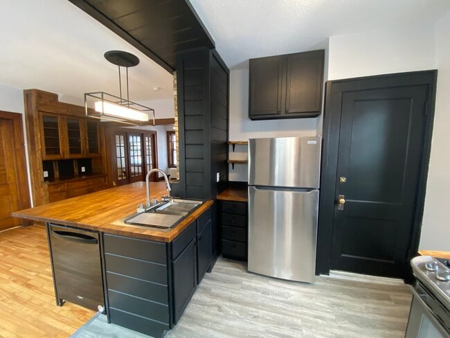 Building Photo - 780 Curfew St