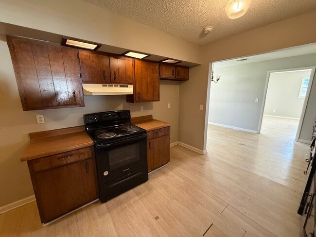 Building Photo - 3200 Meador Rd