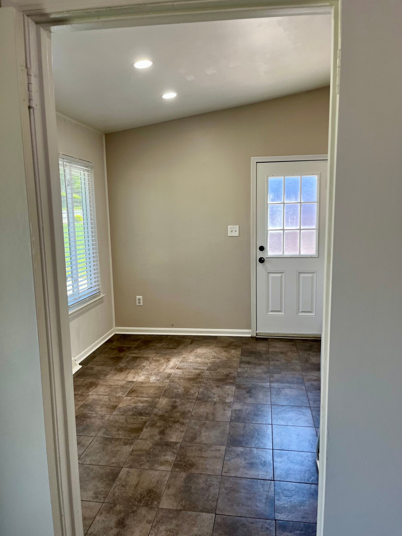 Kitchen entrance - 13202 Wilton Oaks Dr