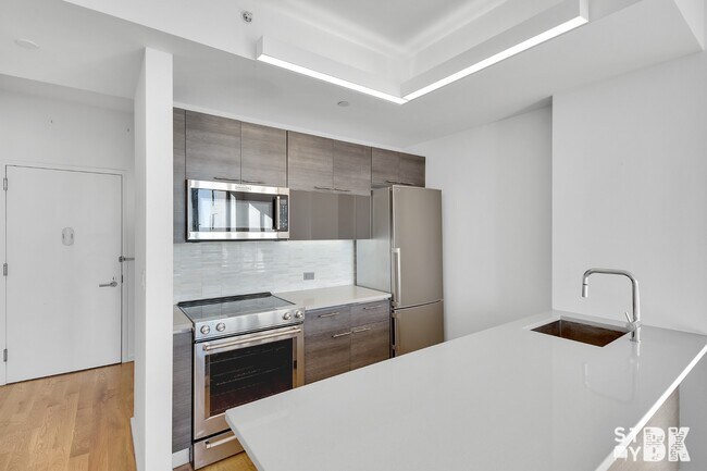 Building Photo - 172 Montague St