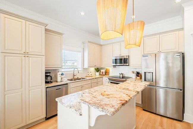 Building Photo - 22022 Front Beach Rd