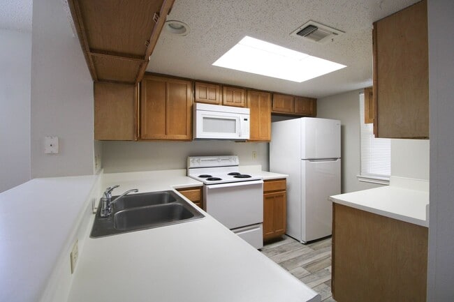 Building Photo - 961 Schertz Pkwy