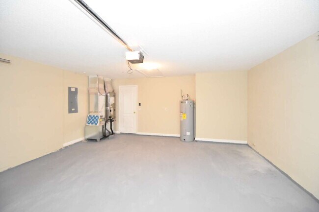 Building Photo - 3 Richelieu Ln