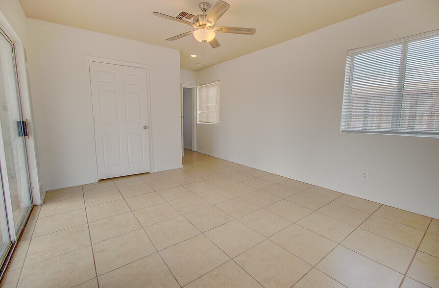 LIVING ROOM - 1130 E 6th St