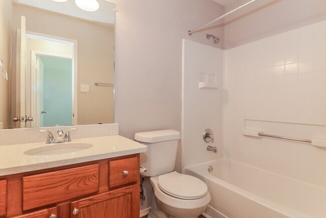 Building Photo - 145 Redbud Dr