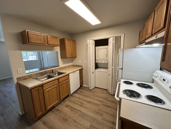 Building Photo - "Charming 2-Bed Oasis in Boise - Cozy 824 ...