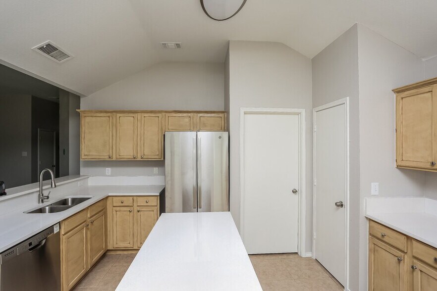 Building Photo - 1007 Andrew St