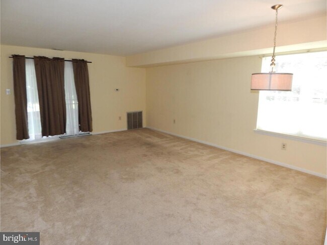 Building Photo - 106 Pinewood Dr