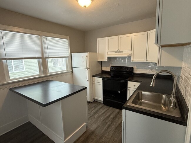 Building Photo - 325/327 3rd St NE