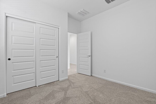 Building Photo - Modern 3BR Living with Resort-Style Amenities in Magma Vista Ranch