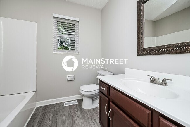 Building Photo - 4 Bedroom Pet-Friendly Home in Nashville, TN with Main Street Renewal