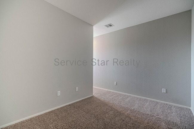 Building Photo - 5815 S 23rd Way