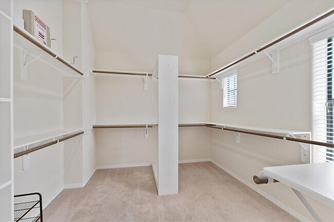 Building Photo - 5502 Lunia Ln