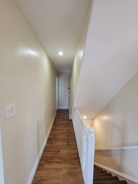 Building Photo - 933 Bleigh Ave