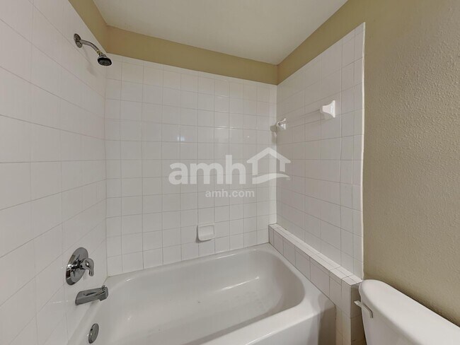 Building Photo - 6405 Oyster Island Cove