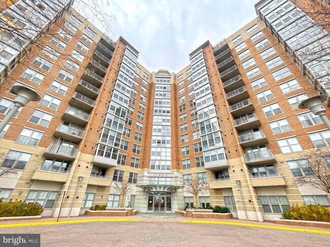 Building Photo - 11800 Sunset Hills Rd